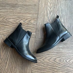 NWOB Leather Fur Lined Black Leather Bootie